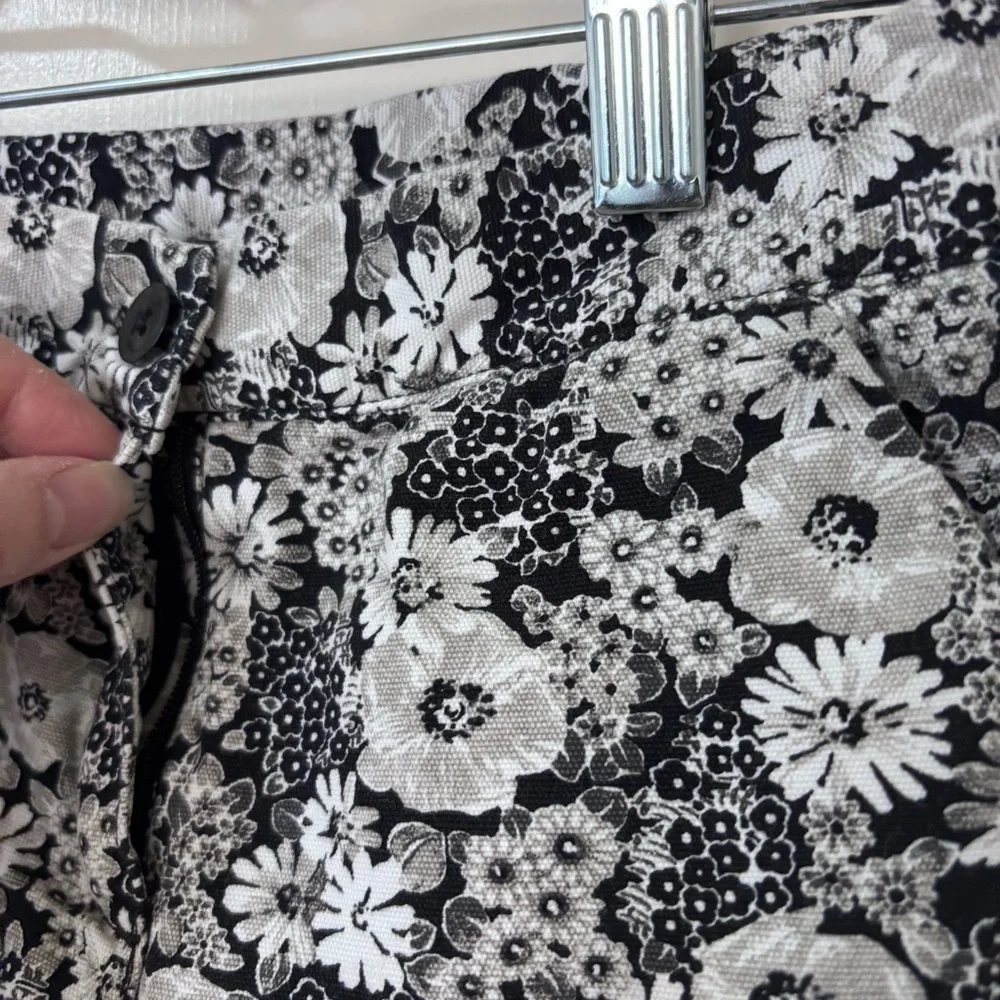 3/$15 Janie and Jack kids girls Floral Black gray and White cotton Shorts 10